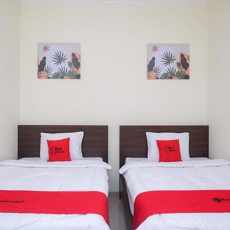 Reddoorz Near Kawasan Bandara Ahmad Yani Semarang 2 Hotel Екстериор снимка