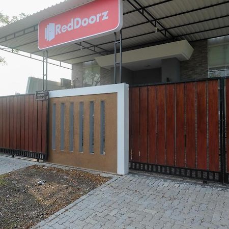 Reddoorz Near Kawasan Bandara Ahmad Yani Semarang 2 Hotel Екстериор снимка