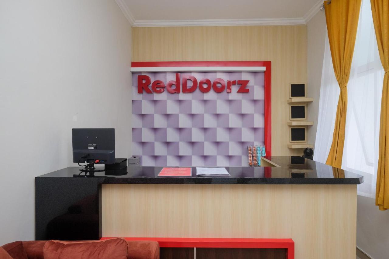 Reddoorz Near Kawasan Bandara Ahmad Yani Semarang 2 Hotel Екстериор снимка