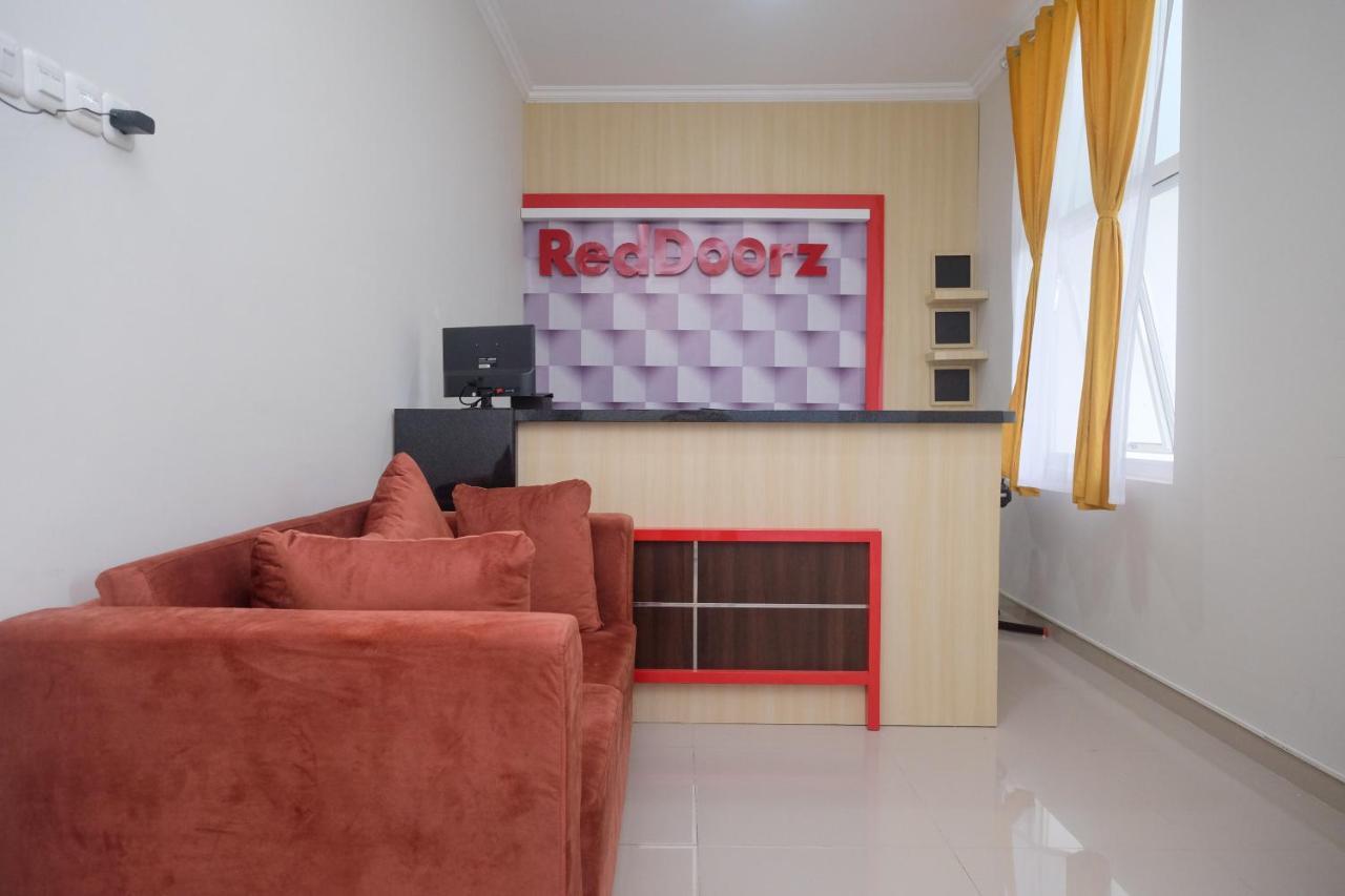 Reddoorz Near Kawasan Bandara Ahmad Yani Semarang 2 Hotel Екстериор снимка