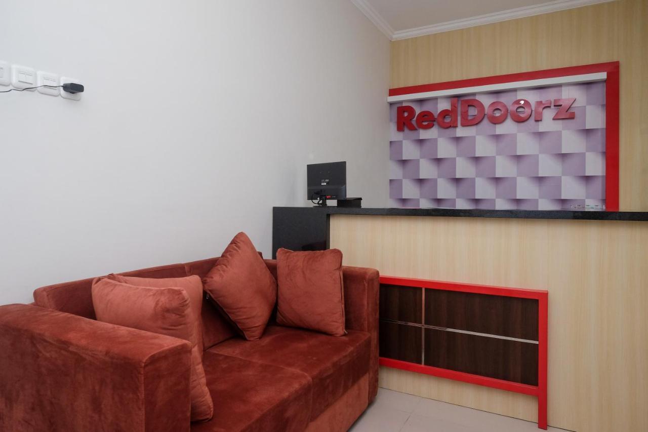 Reddoorz Near Kawasan Bandara Ahmad Yani Semarang 2 Hotel Екстериор снимка