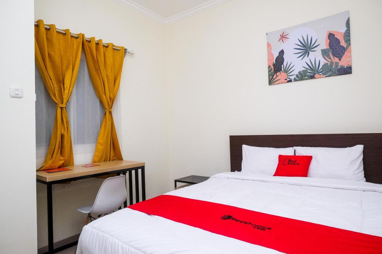 Reddoorz Near Kawasan Bandara Ahmad Yani Semarang 2 Hotel Екстериор снимка