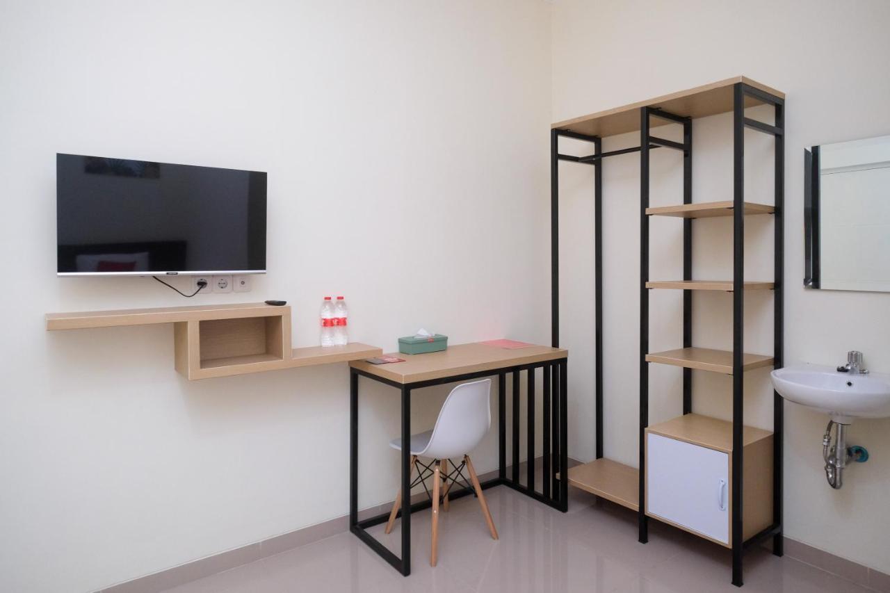 Reddoorz Near Kawasan Bandara Ahmad Yani Semarang 2 Hotel Екстериор снимка