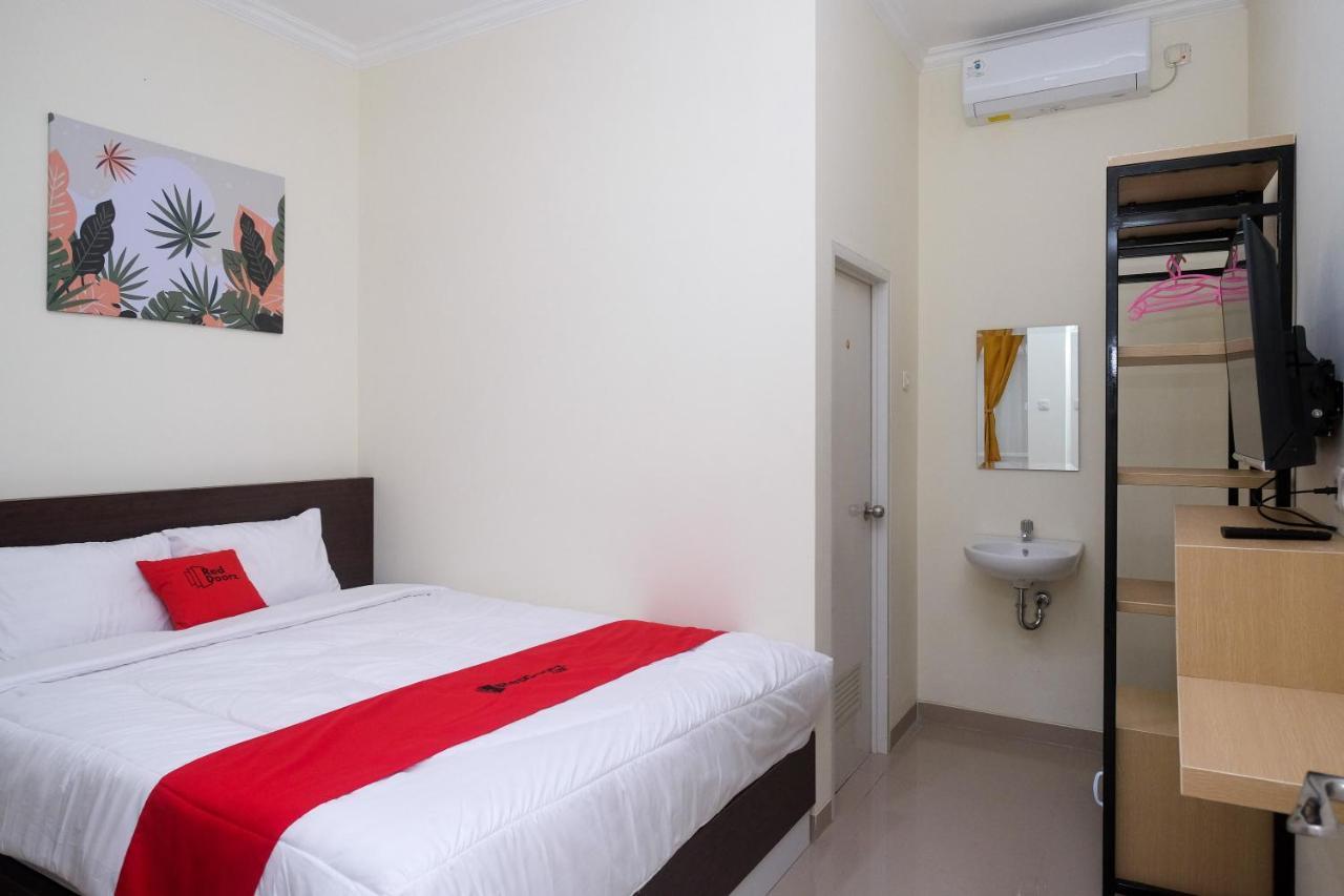 Reddoorz Near Kawasan Bandara Ahmad Yani Semarang 2 Hotel Екстериор снимка