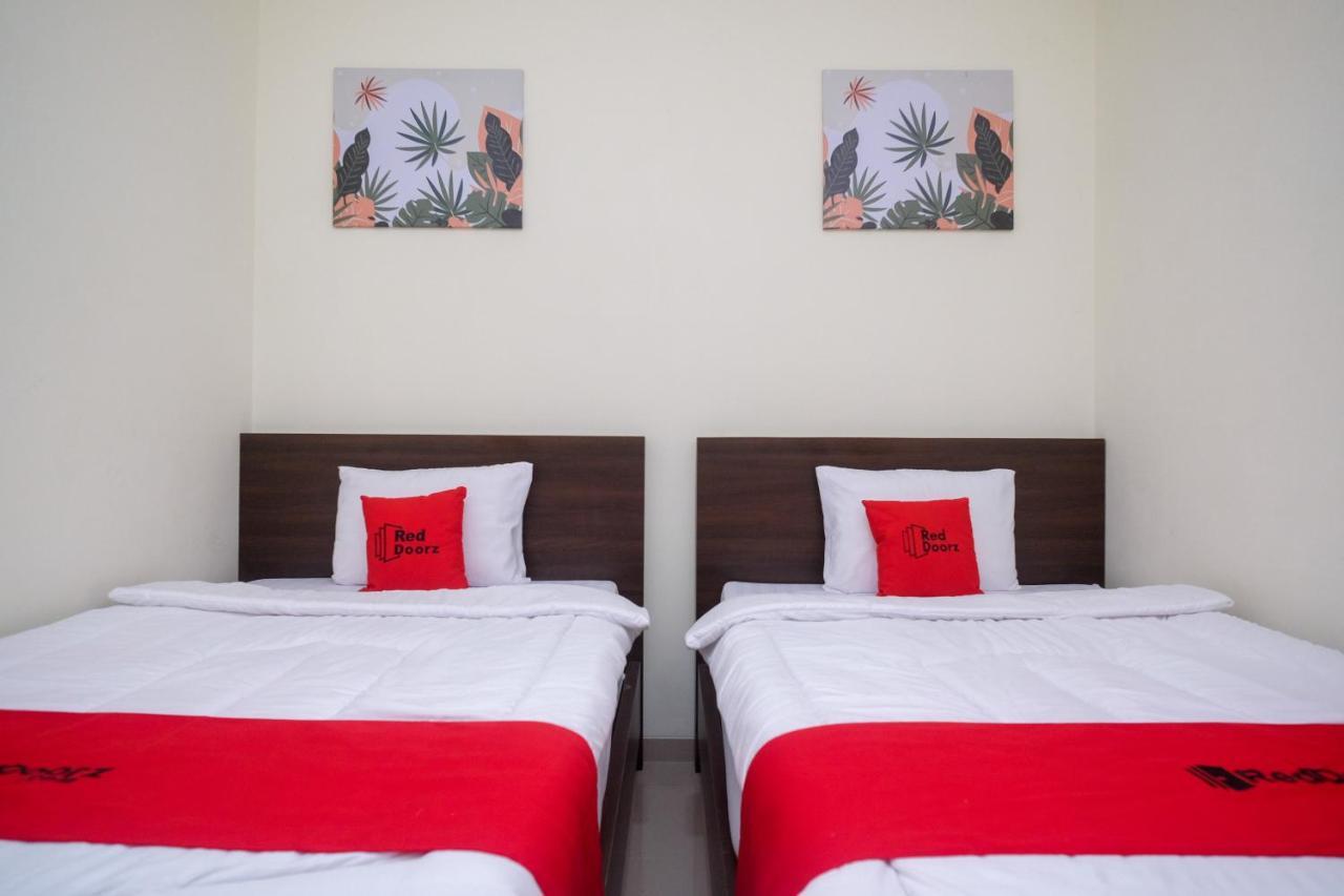 Reddoorz Near Kawasan Bandara Ahmad Yani Semarang 2 Hotel Екстериор снимка