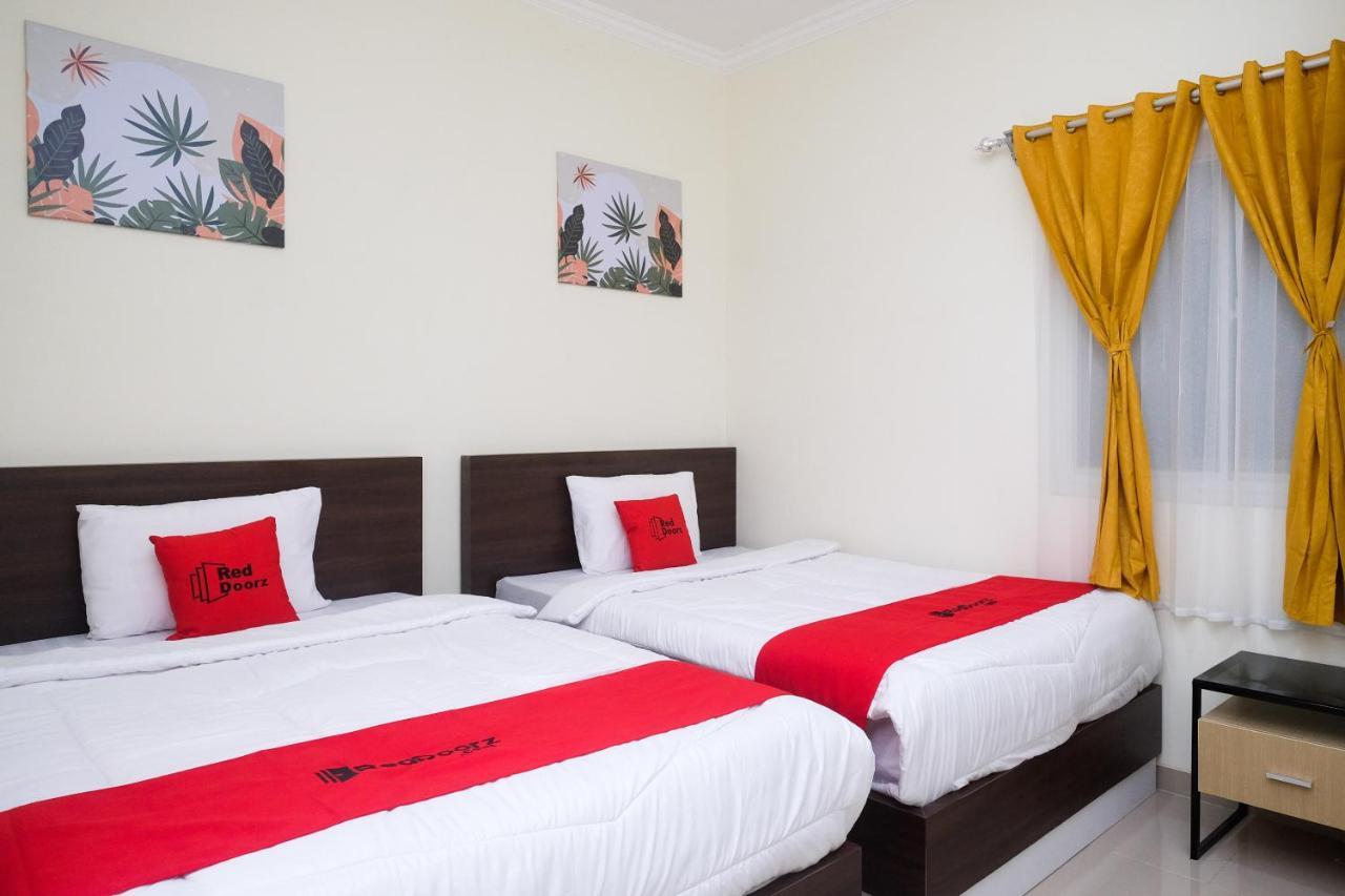 Reddoorz Near Kawasan Bandara Ahmad Yani Semarang 2 Hotel Екстериор снимка