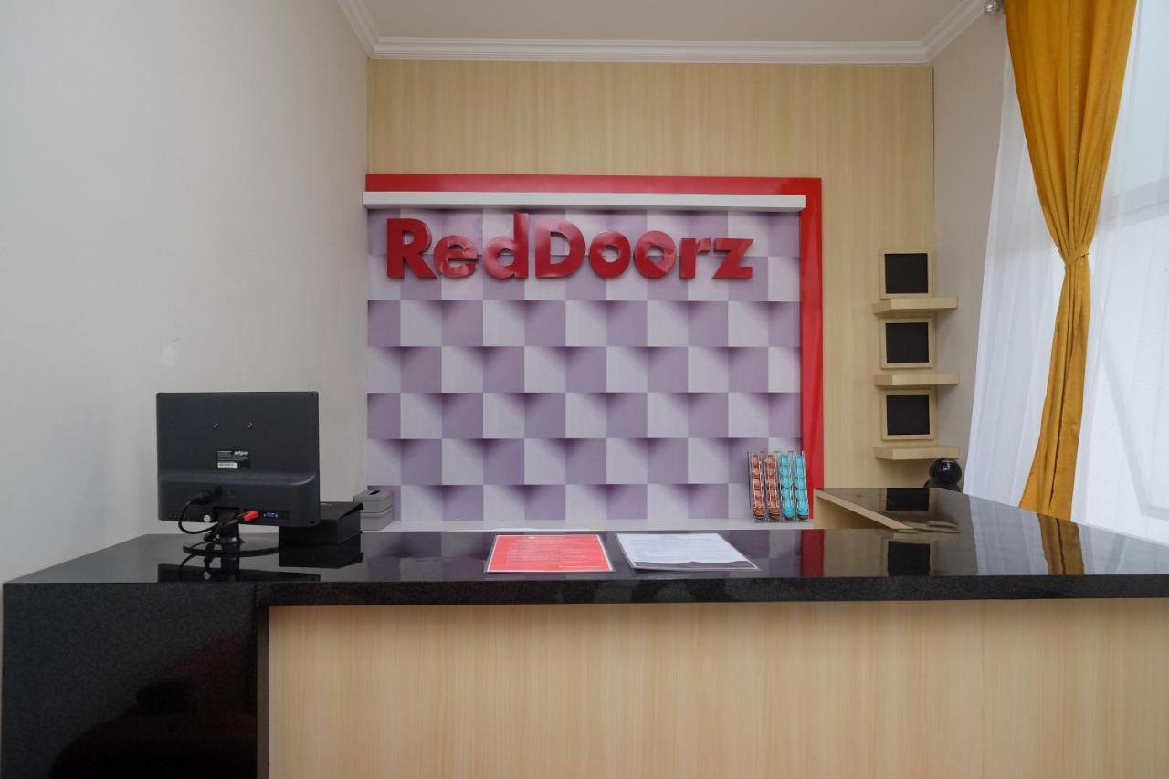 Reddoorz Near Kawasan Bandara Ahmad Yani Semarang 2 Hotel Екстериор снимка