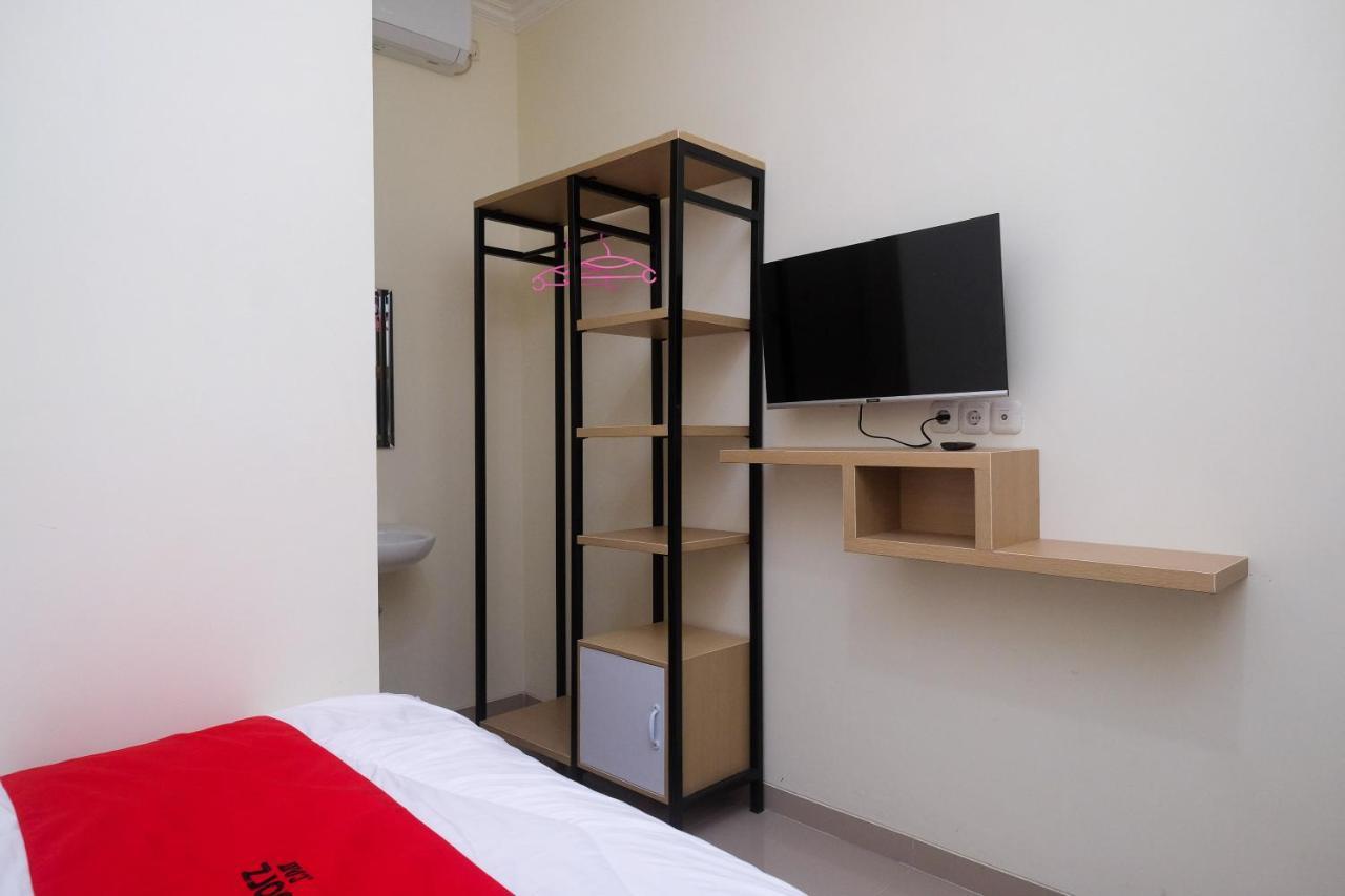 Reddoorz Near Kawasan Bandara Ahmad Yani Semarang 2 Hotel Екстериор снимка