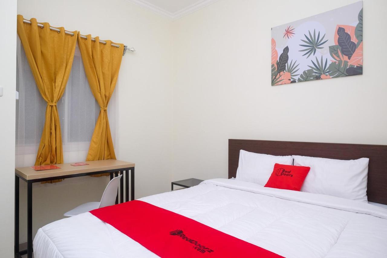 Reddoorz Near Kawasan Bandara Ahmad Yani Semarang 2 Hotel Екстериор снимка