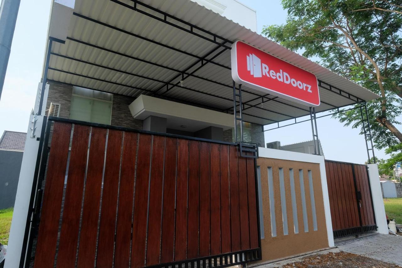 Reddoorz Near Kawasan Bandara Ahmad Yani Semarang 2 Hotel Екстериор снимка