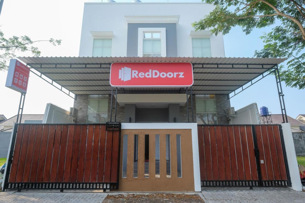 Reddoorz Near Kawasan Bandara Ahmad Yani Semarang 2 Hotel Екстериор снимка