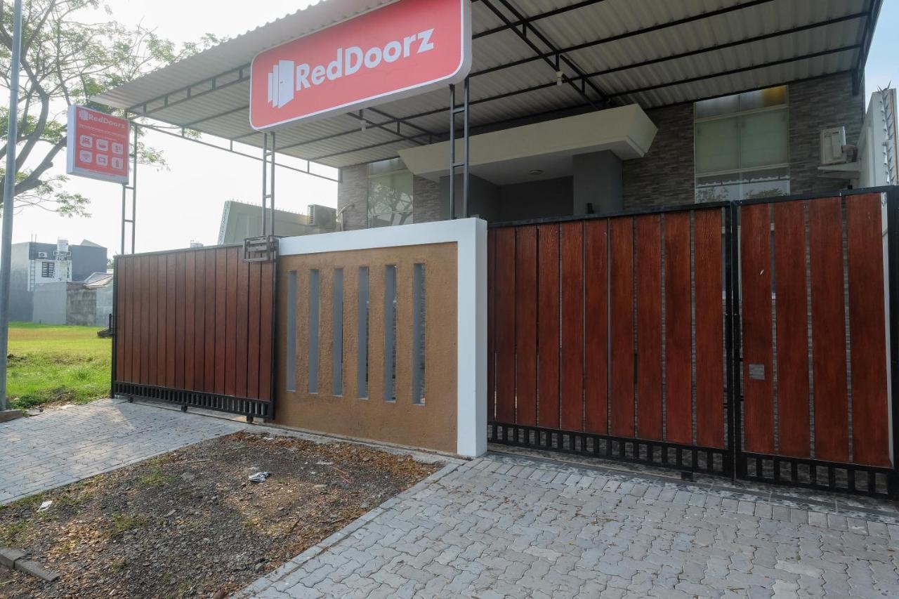 Reddoorz Near Kawasan Bandara Ahmad Yani Semarang 2 Hotel Екстериор снимка