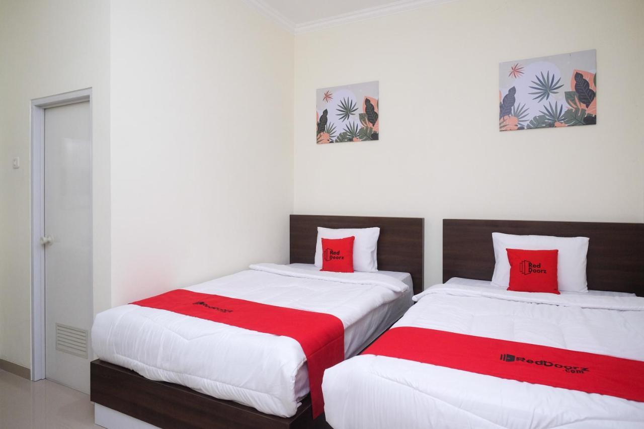 Reddoorz Near Kawasan Bandara Ahmad Yani Semarang 2 Hotel Екстериор снимка