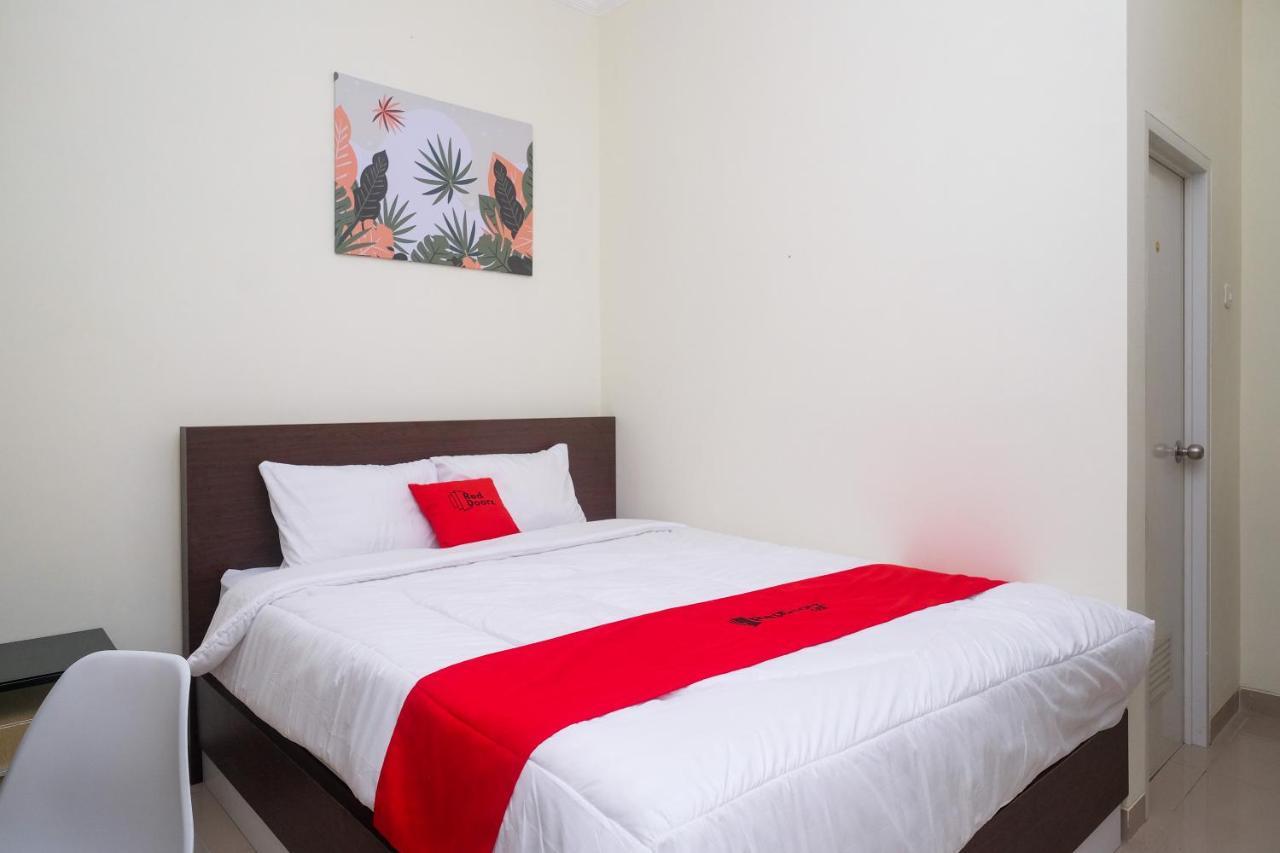 Reddoorz Near Kawasan Bandara Ahmad Yani Semarang 2 Hotel Екстериор снимка