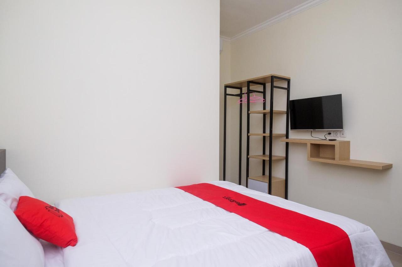 Reddoorz Near Kawasan Bandara Ahmad Yani Semarang 2 Hotel Екстериор снимка