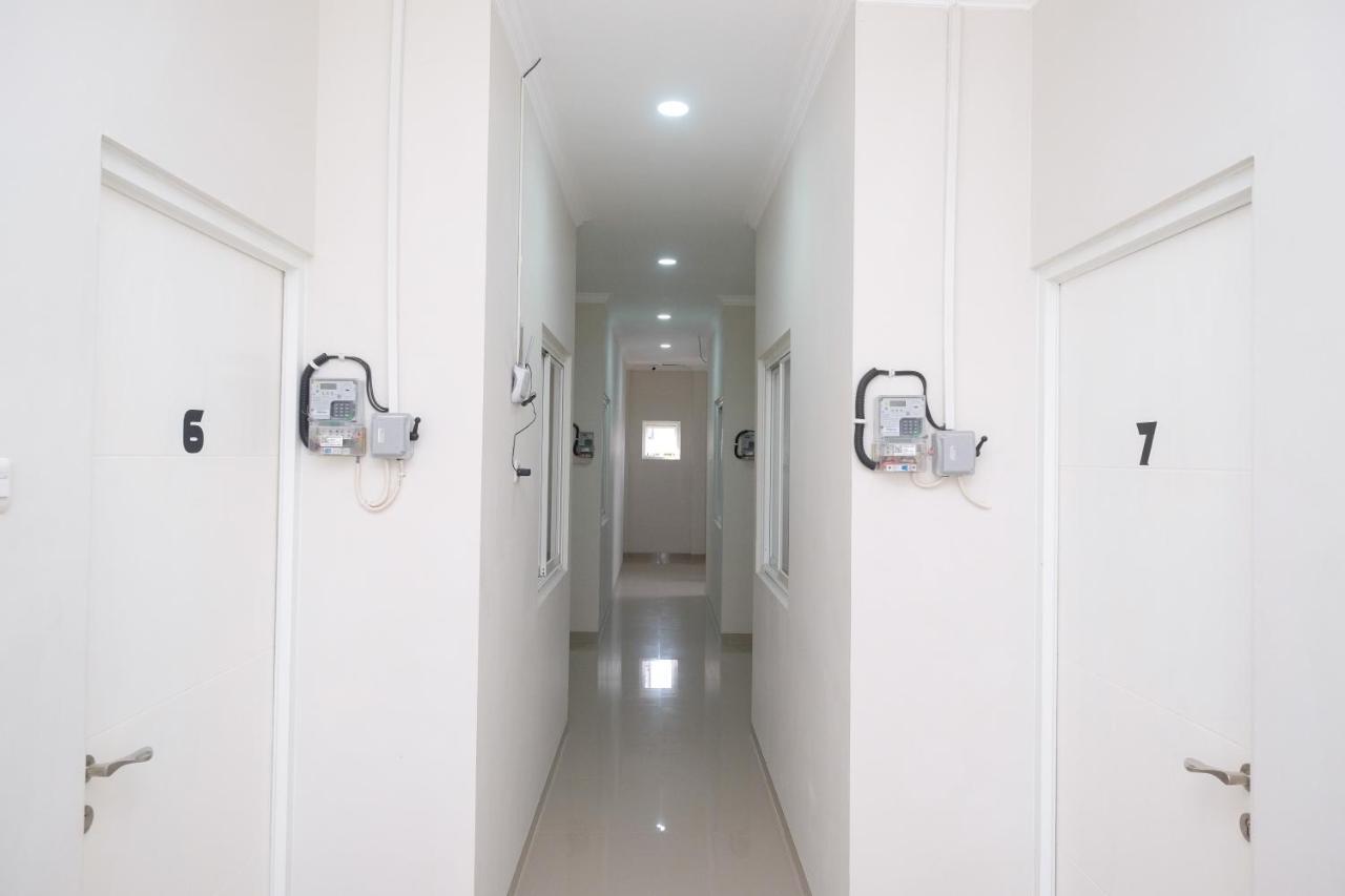 Reddoorz Near Kawasan Bandara Ahmad Yani Semarang 2 Hotel Екстериор снимка